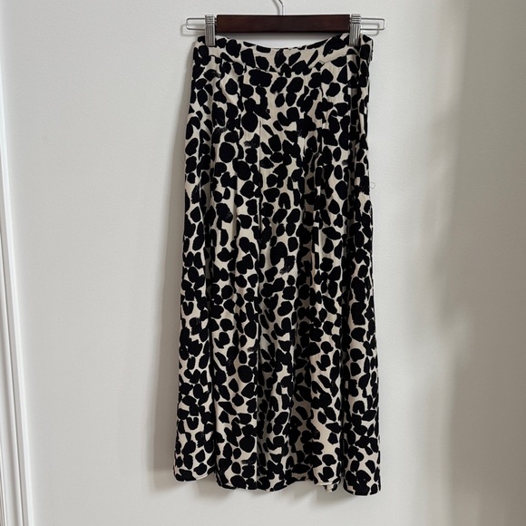 H&M Dresses & Skirts - H&M Print Midi Skirt Size 4